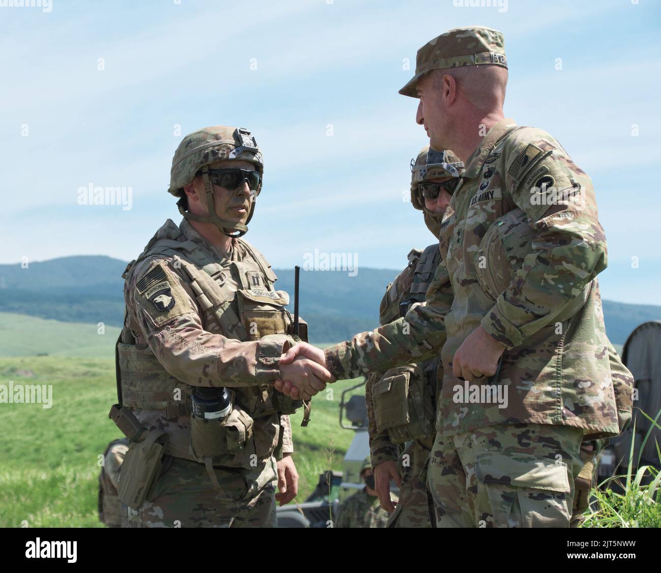 Yamato, Japan. 28th Aug, 2022. Major General Joel Vowell(R), Commander of the U.S. Army in Japan shakes hands with U.S. Army soldier during the shooting training of the joint U.S.-Japan military exercise 'Orient Shield 2022' in Kumamoto, Japan on Sunday, August 28, 2022. Photo by Keizo Mori/UPI Credit: UPI/Alamy Live News Stock Photo