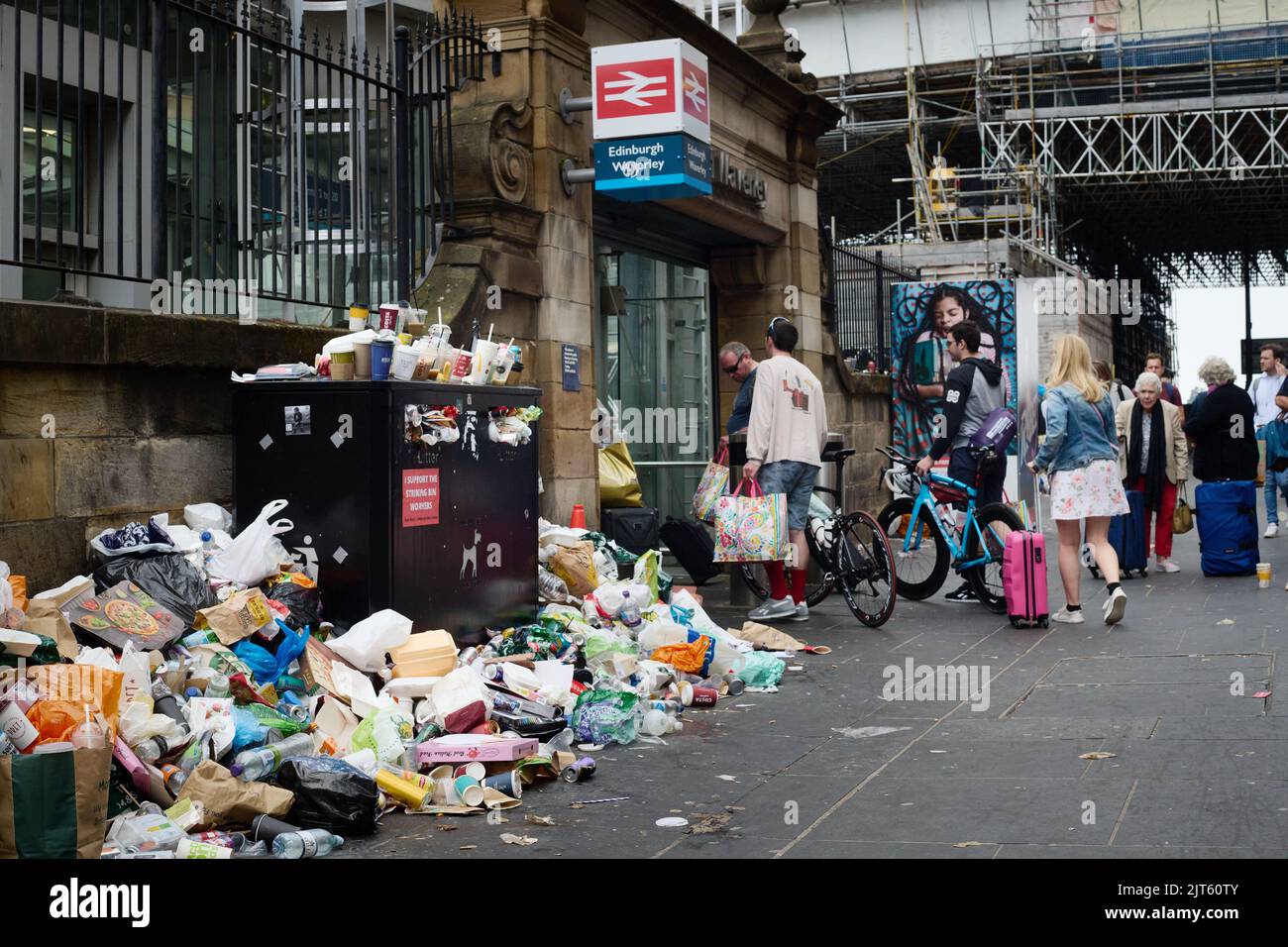 Edinburgh Scotland, UK 28 August 2022. Bins overflow with litter in the