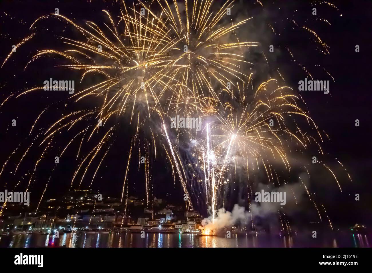 August 27th 2022: Spectacular fireworks at closing of Dartmouth Royal Regatta, on the River Dart between Dartmouth and Kingswear, South Hams, Devon Stock Photo