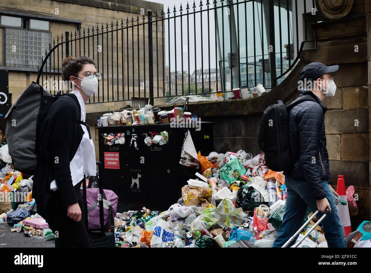 Edinburgh Scotland, UK 28 August 2022. Bins overflow with litter in the city centre due to strike action by workers. credit sst/alamy live news Stock Photo