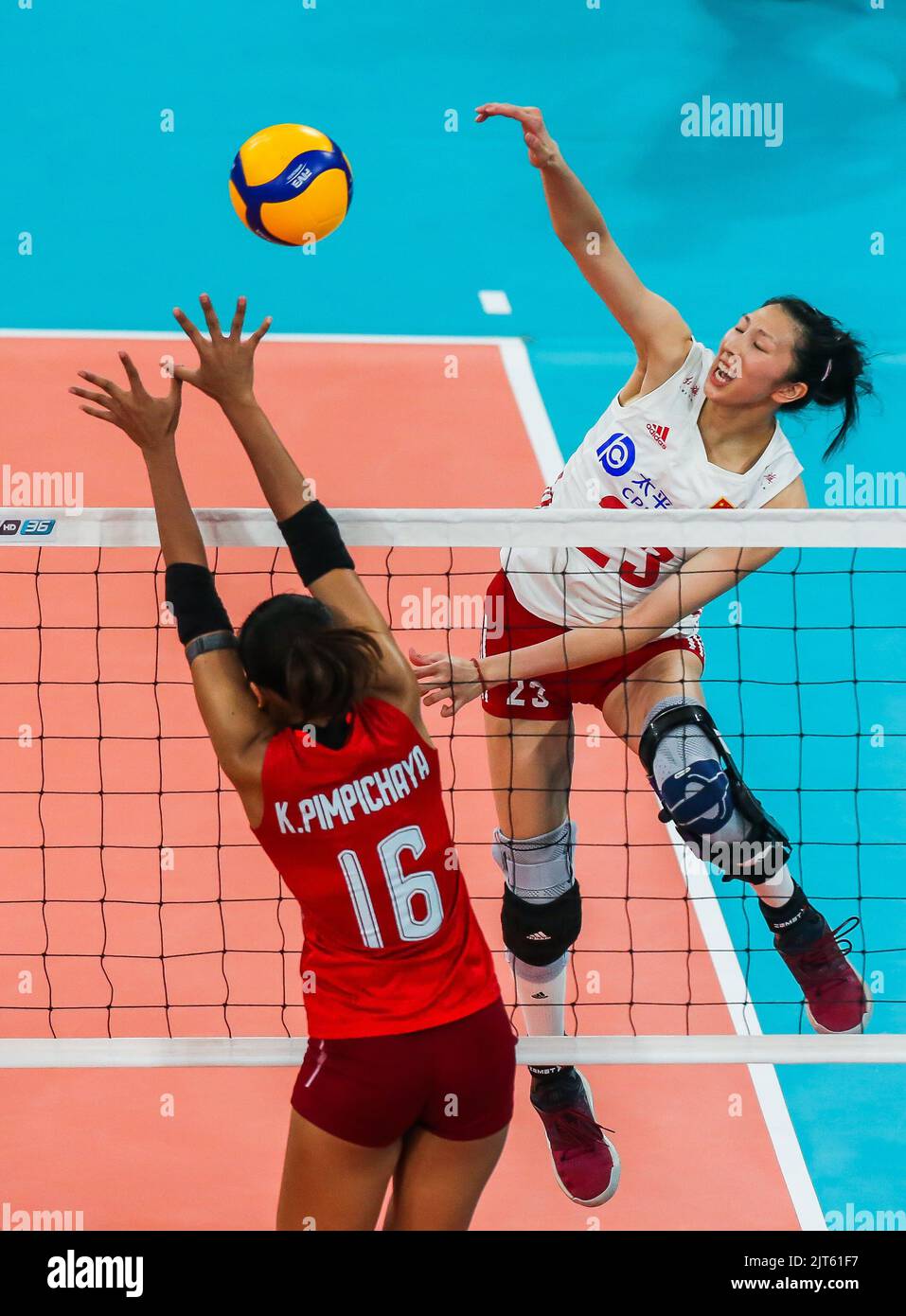 Pasig City, Philippines. 28th Aug, 2022. Wu Mengjie (R) of China spikes ...