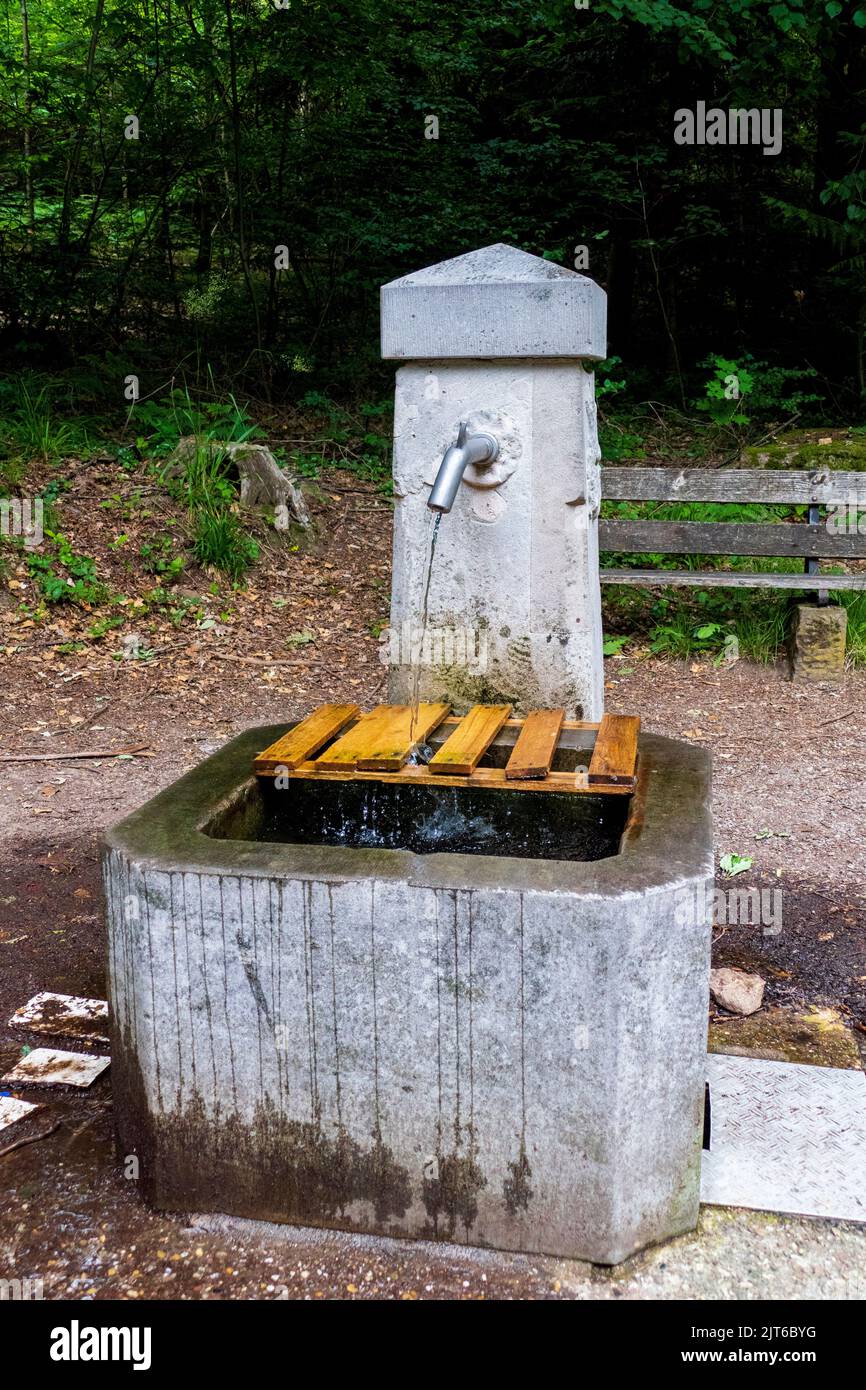 Wasser Quelle beim alten Schloß in Baden-Baden Stock Photo - Alamy