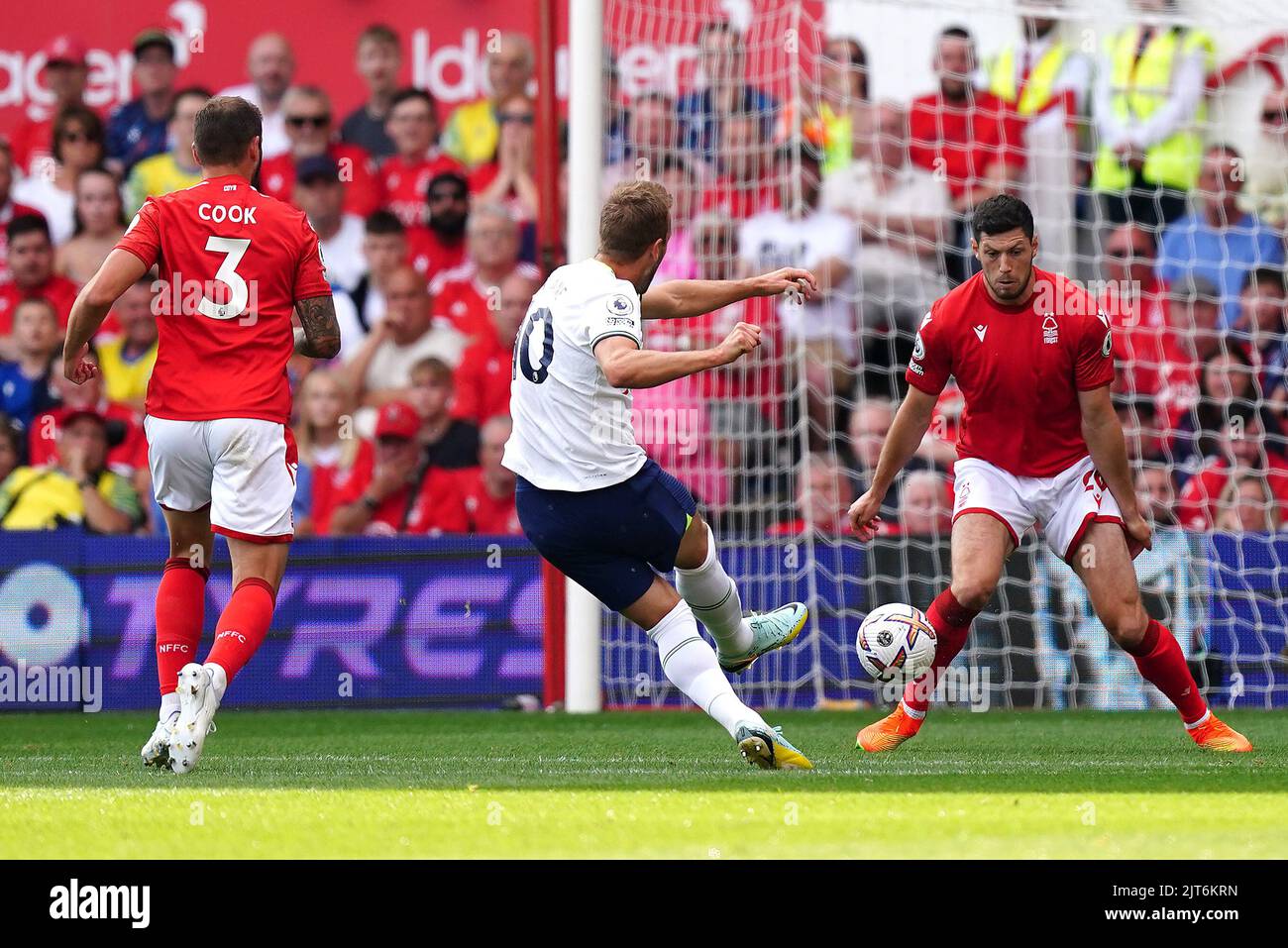 Tottenham Hotspur's Harry Kane (centre) scores their side's first goal of the game during the