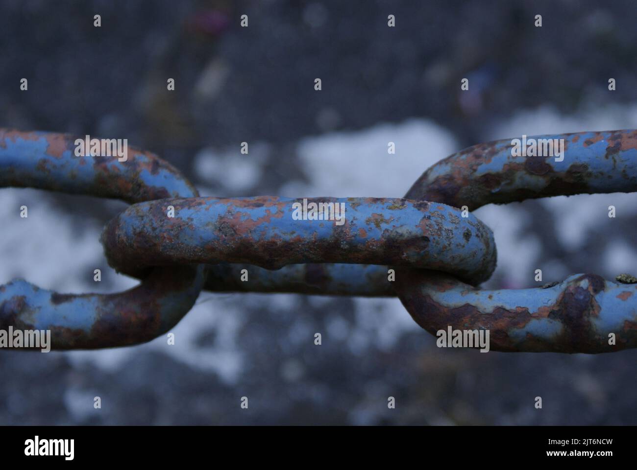Une chaine ancienne rouillée, France Stock Photo - Alamy