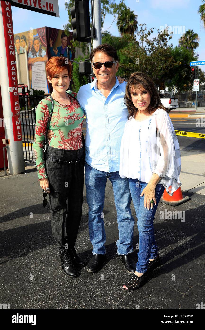 August 27, 2022, Los Angeles, California, USA: LOS ANGELES - AUG 27: Carolyn Hennesy, Anson Williams, Kate Linder at the Classic Celebrity Car Show at the Hollywood Museum on August 27, 2022 in Los Angeles, CA (Credit Image: © Nina Prommer/ZUMA Press Wire) Stock Photo