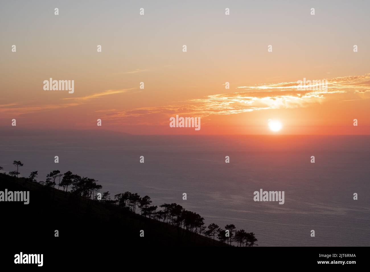 Sunset sky over shiny sea hi-res stock photography and images - Alamy