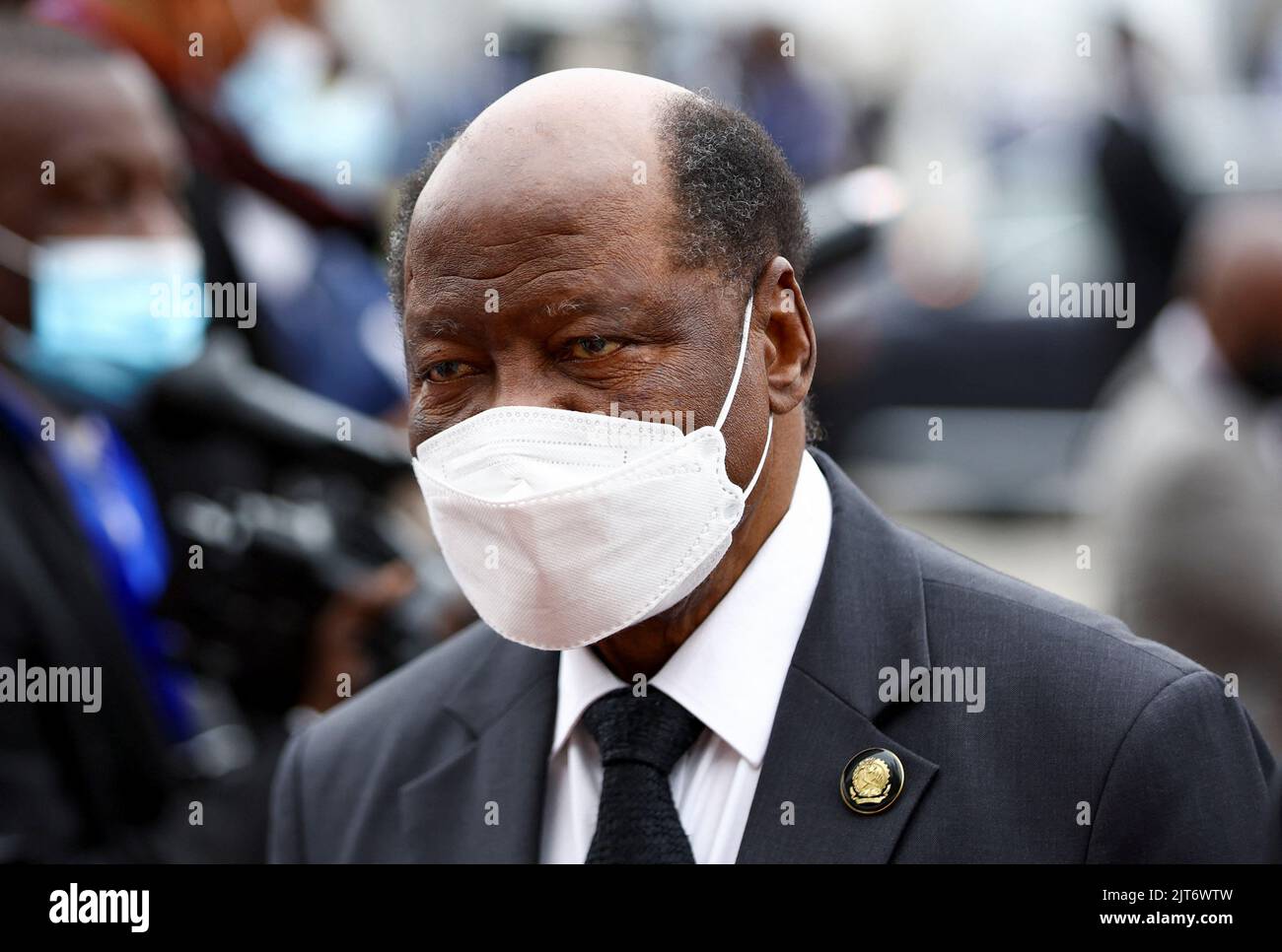 Joaquim Chissano, former president of Mozambique, arrives for the funeral of Angola's former President Jose Eduardo dos Santos who died in Spain in July, at the Agostinho Neto Memorial, in Luanda, Angola, August 28, 2022. REUTERS/Siphiwe Sibeko Stock Photo