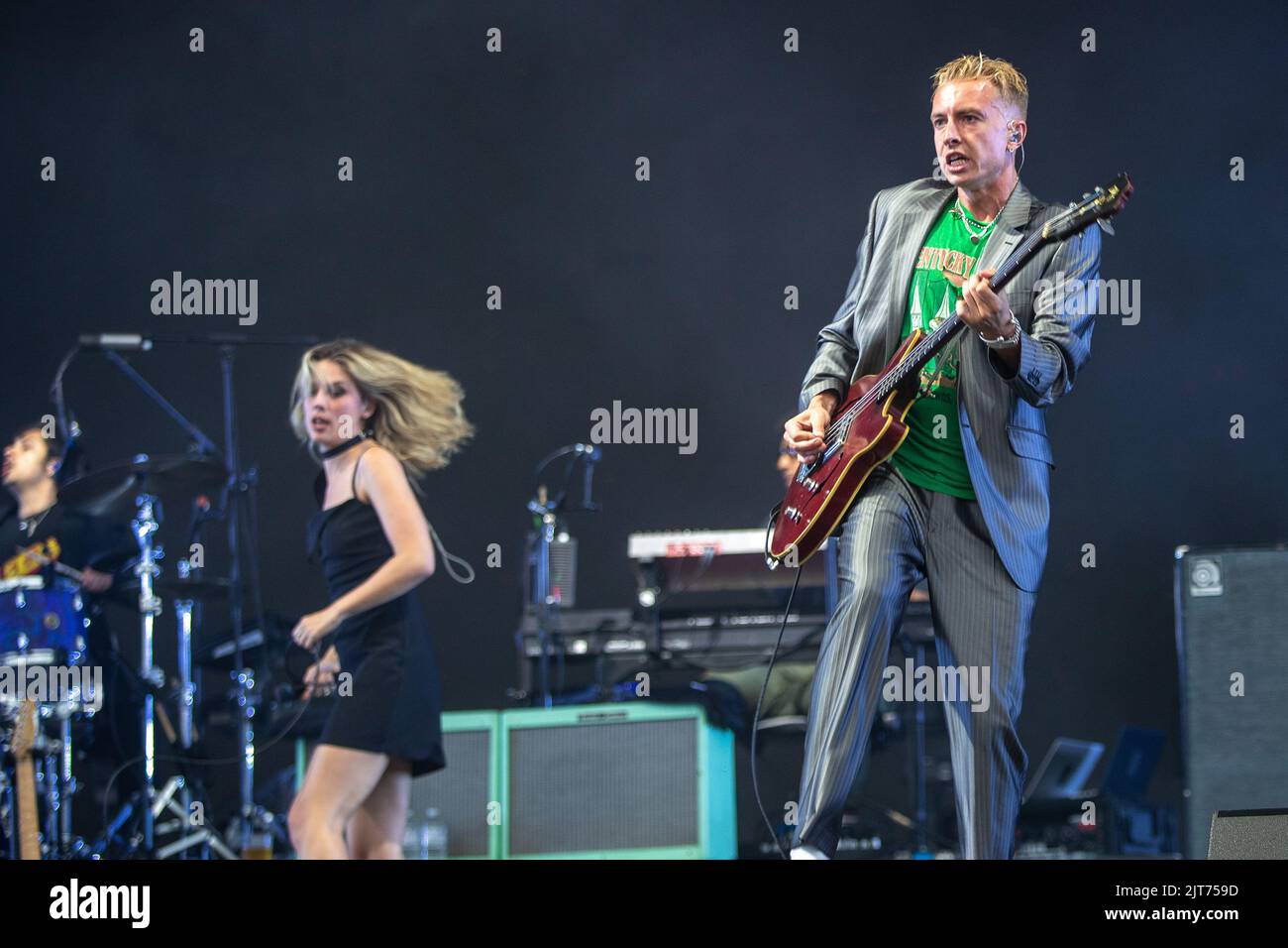 Leeds, UK. Sunday 28 August 2022.  Ellie Rowsell and Theo Ellis of Wolf Alice performs during Leeds Festival 2022 of  Leeds Festival 2022.,© Jason Richardson / Alamy Live News Stock Photo