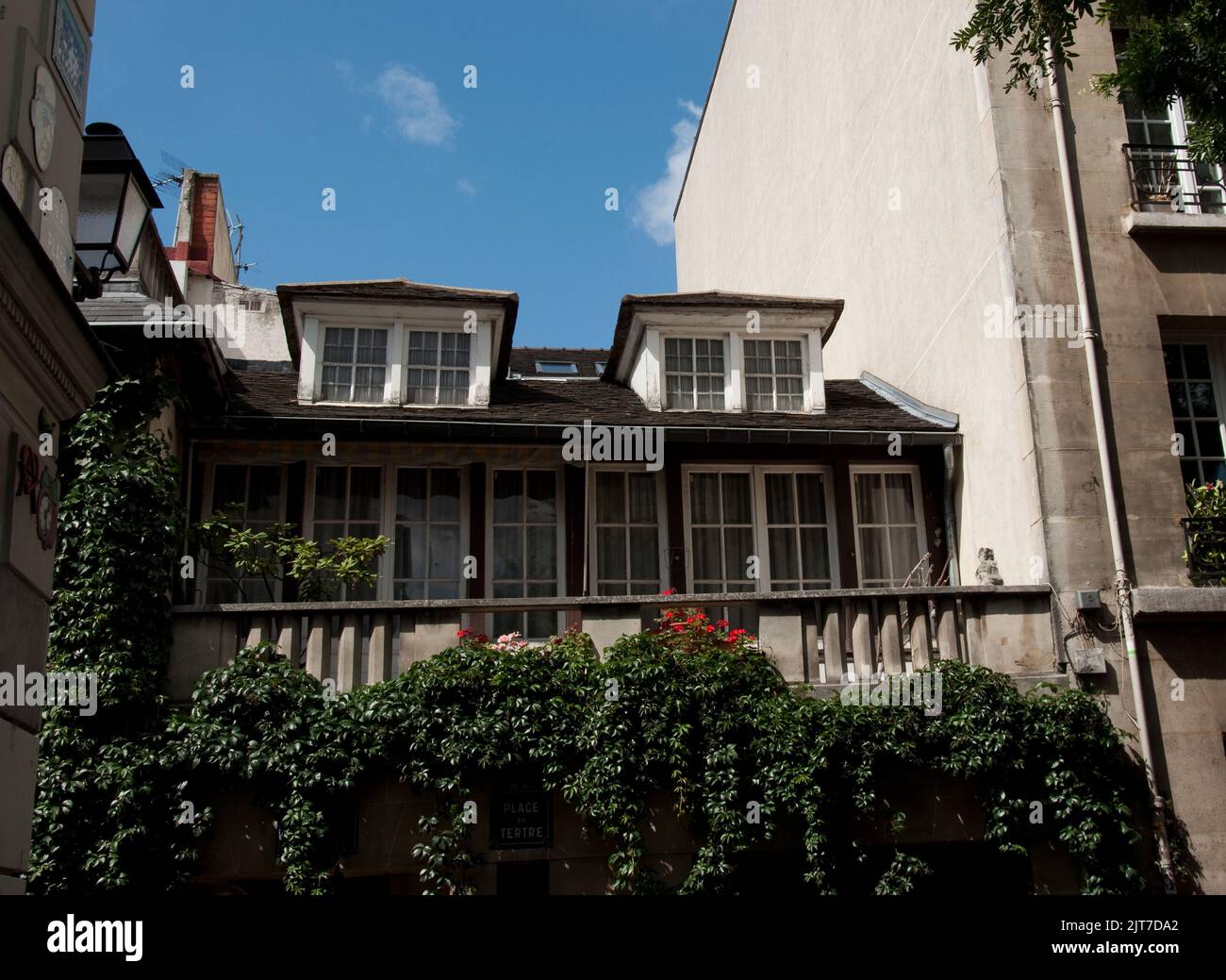 Small house, Montmartre, Paris, France Stock Photo