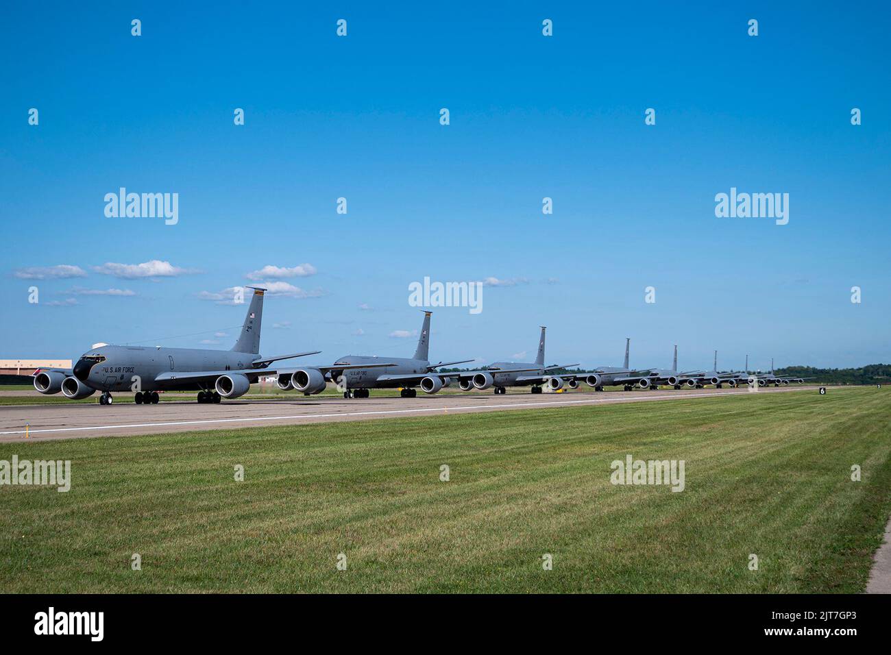 Eight KC-135 Stratotanker aircraft assigned to the 171st Air Refueling Wing perform an elephant walk during a Nuclear Operational Readiness Inspection, Aug. 27, 2022, near Pittsburgh, Pennsylvania. (U.S. Air National Guard photo by Staff Sgt. Zoe M. Wockenfuss) Stock Photo