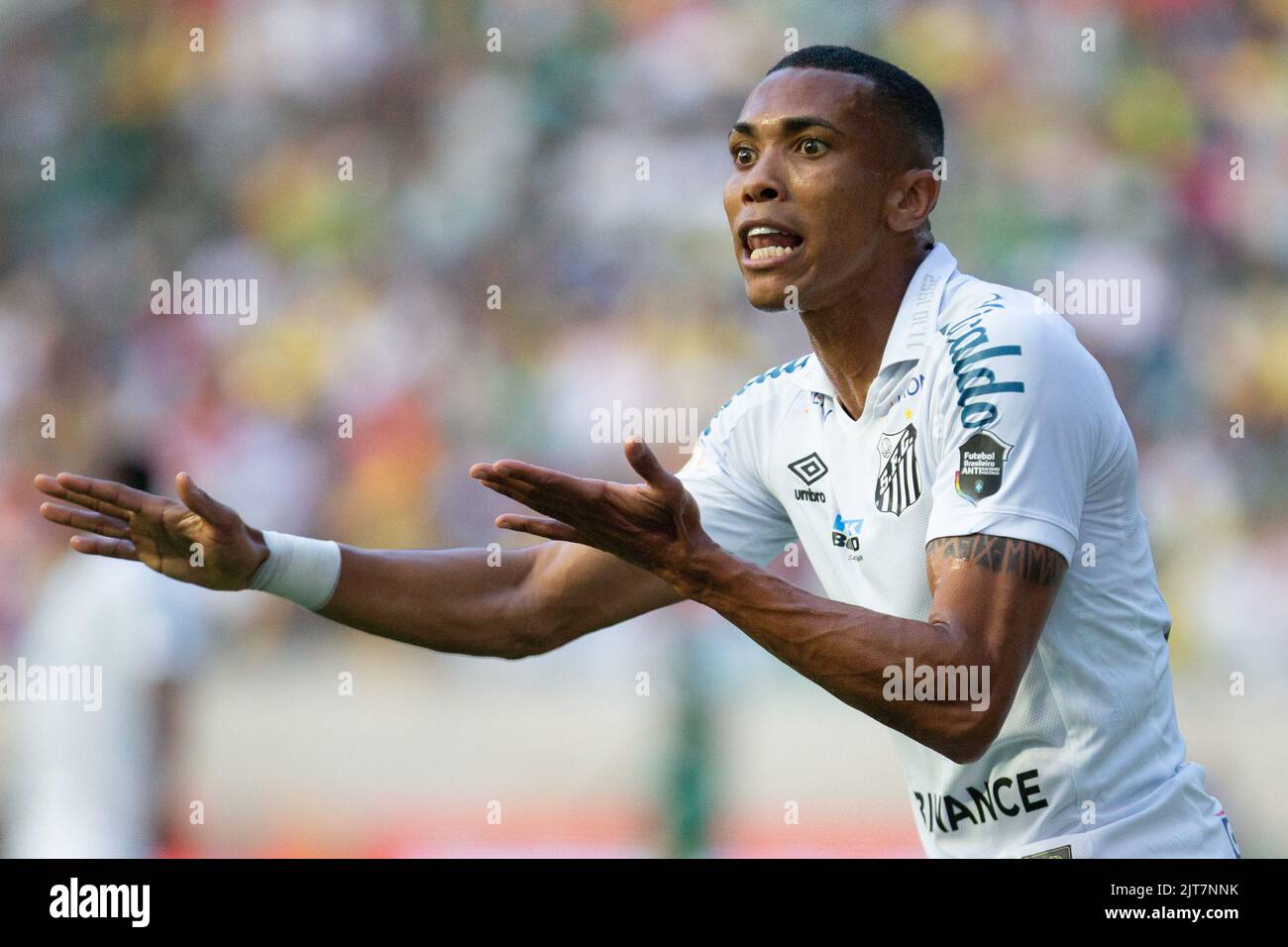 Cuiaba, Brazil. 28th Aug, 2022. MT - Cuiaba - 08/28/2022 - BRAZILIAN A 2022, CUIABA X SANTOS - Santos player Madson complains to the referee during a match against Cuiaba at the Arena Pantanal stadium for the Brazilian championship A 2022. Photo: Gil Gomes/AGIF/Sipa USA Credit: Sipa USA/Alamy Live News Stock Photo