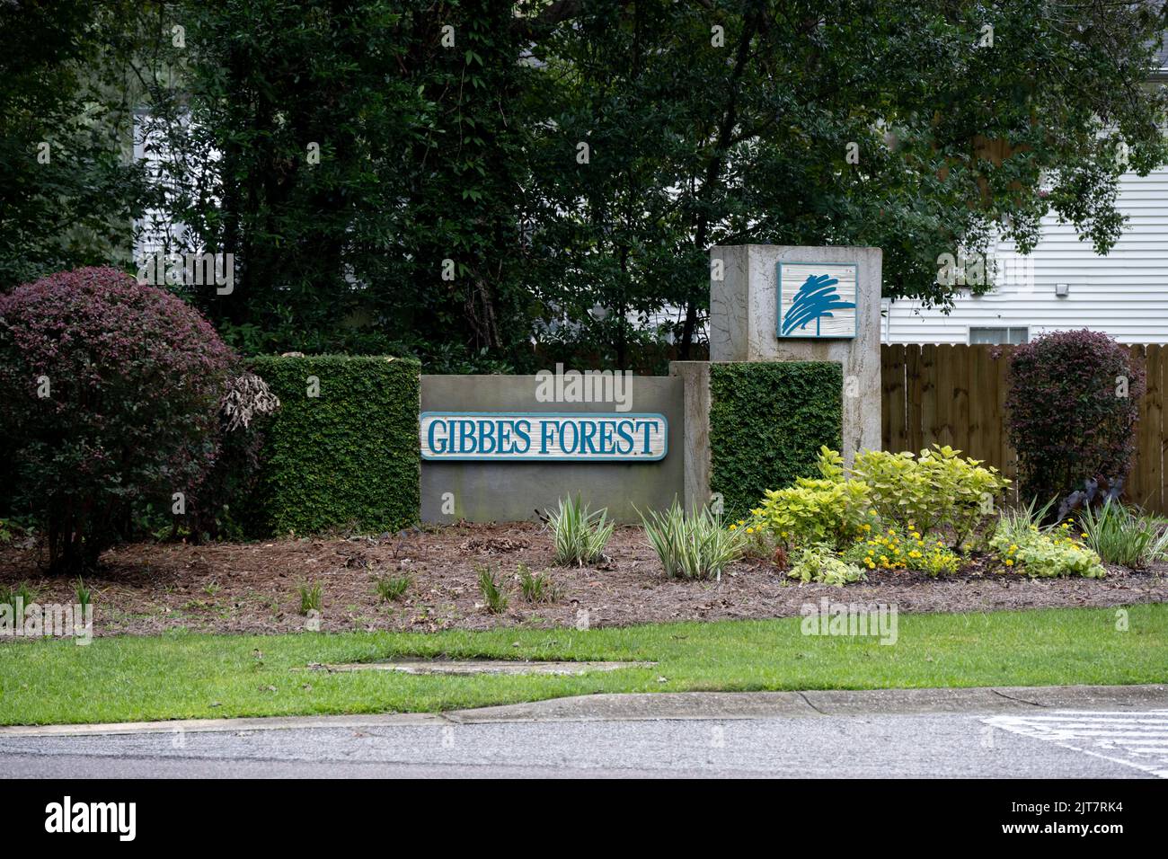A sign for the Gibbs Forest subdivision of Crowfield Plantation Stock Photo