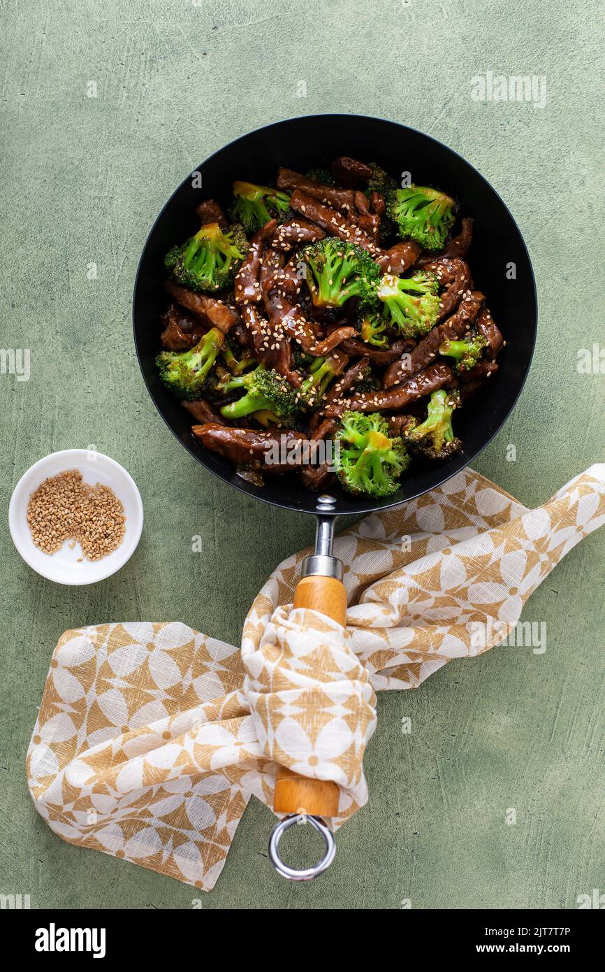 Beef and broccoli stir fry in a small wok Stock Photo Alamy