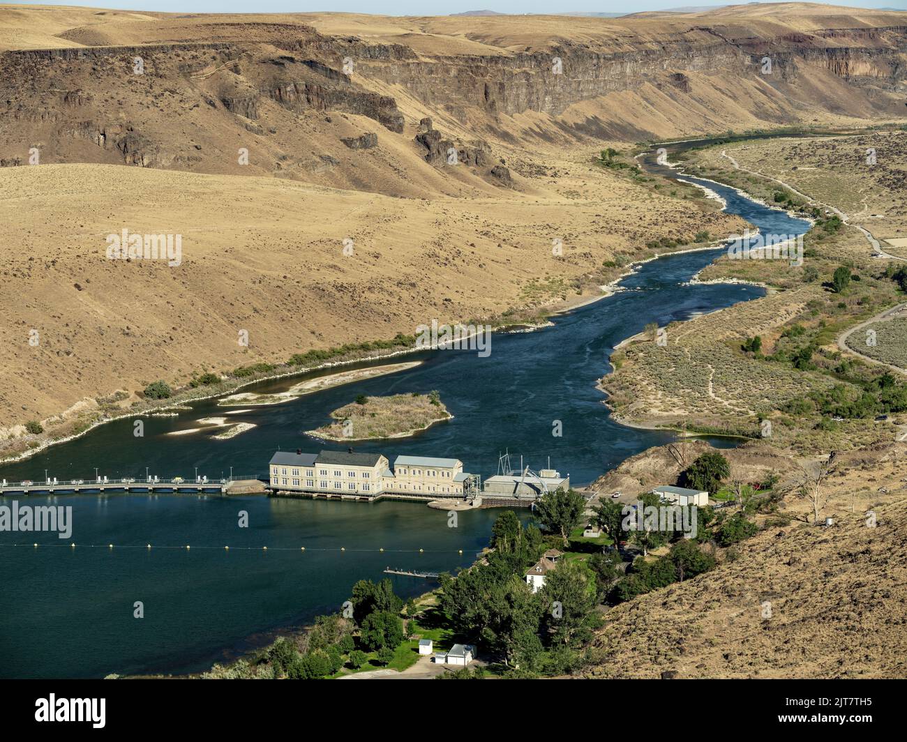 Brown hills surround the Snake River at Swan Falls Dam Stock Photo