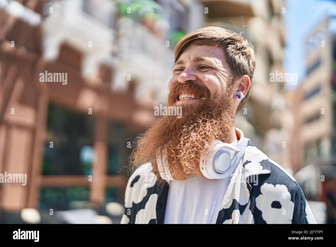 Smiling irish redhead hi-res stock photography and images - Alamy