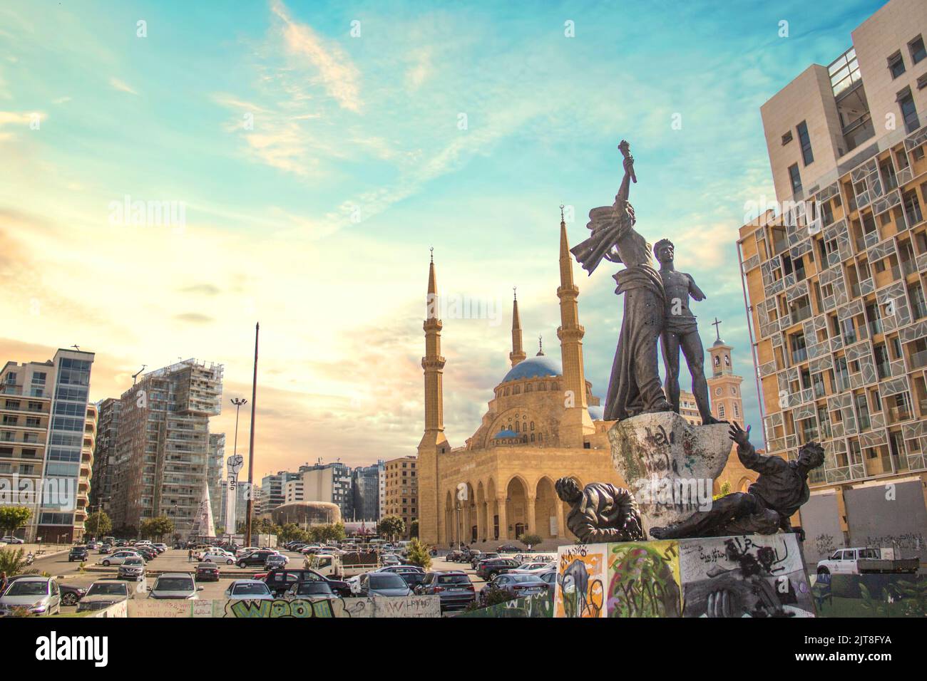 Beautiful view of the Martyrs' Monument and the Muhammad Al-Amin Mosque ...