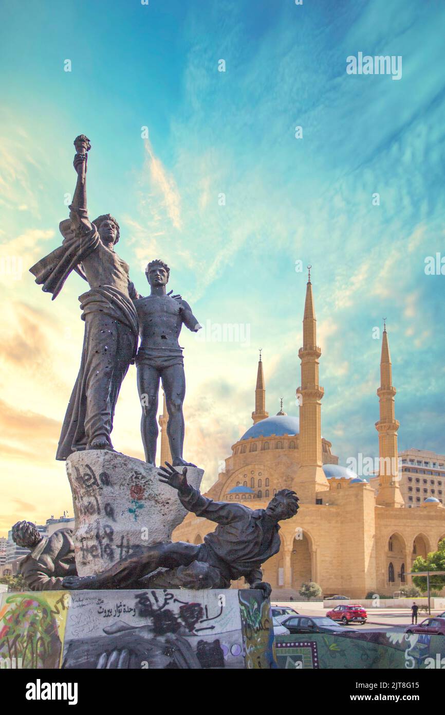 Beautiful view of the Martyrs' Monument and the Muhammad Al-Amin Mosque ...