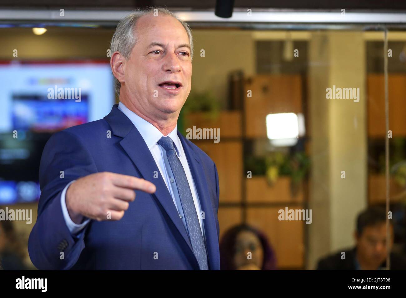 Sao Paulo, Brazil. 28th Aug, 2022. Ciro Gomes is seen arriving at the debate between the candidates for the Presidency of the Republic of Brazil at the Grupo Bandeirantes headquarters in the Morumbi neighborhood in the southern region of São Paulo on the night of this Sunday, 28. Credit: Brazil Photo Press/Alamy Live News Credit: Brazil Photo Press/Alamy Live News Stock Photo