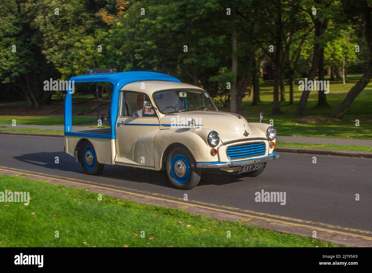 Sixties british classic van hi res stock photography and images