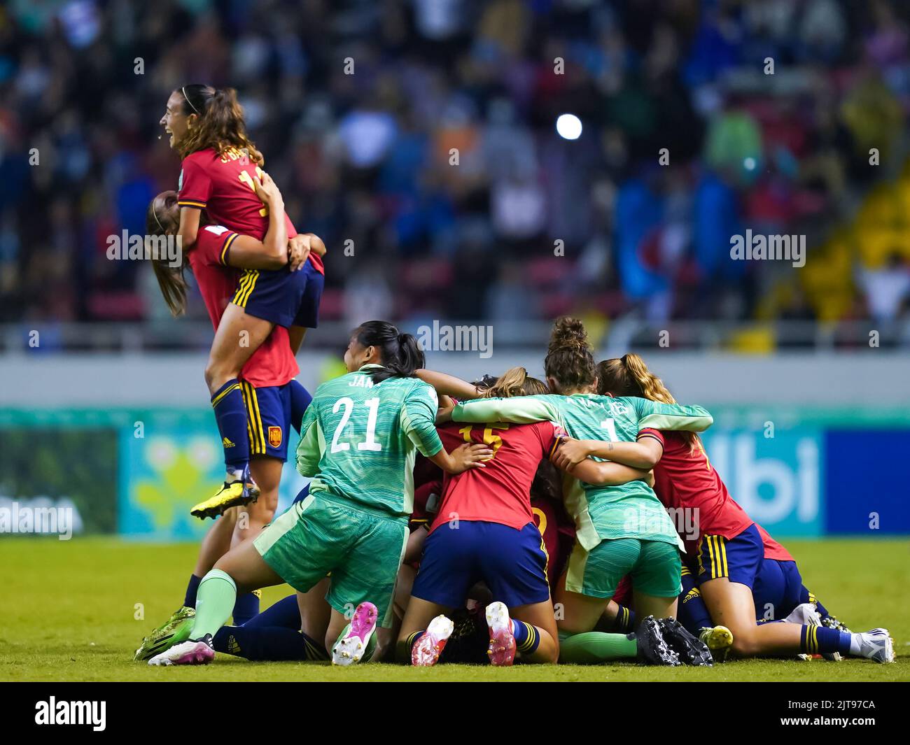 San Jose, Costa Rica. 28th Aug, 2022. San Jose, Costa Rica, August 28th 2022: Players of Spain celebrate their victory at the final whistle during the FIFA U20 Womens World Cup Costa Rica 2022 football Final match between Spain and Japan Estadio Nacional in San Jose, Costa Rica. (Daniela Porcelli/SPP) Credit: SPP Sport Press Photo. /Alamy Live News Stock Photo