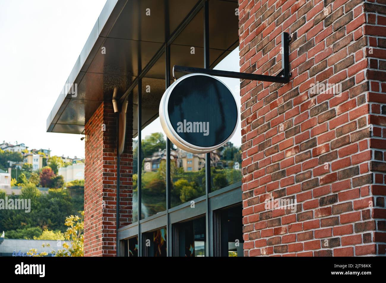 Empty black round signboard hi-res stock photography and images - Alamy