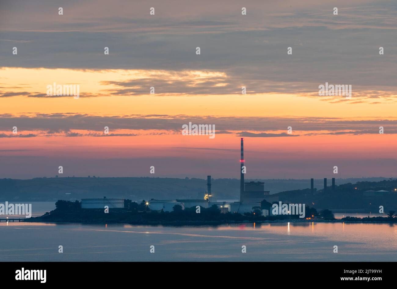 Whitegate, Cork, Ireland. 29th August, 2022. The generating station and oil storage tanks before dawn at Aghada, Co. Cork, Ireland. - Credit; David Creedon / Alamy Live News Stock Photo