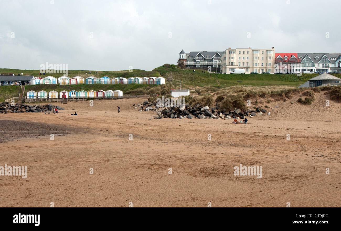 CORNWALL; BUDE; BEACH HUTS AND SUMMERLEAZE BEACH Stock Photo Alamy