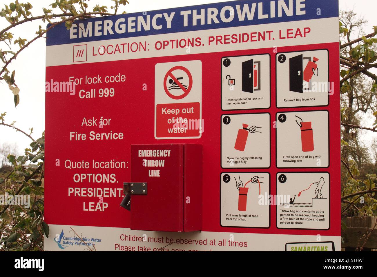 An information board on how to use an emergency throwline at President Leap, the canal basin at Ely, Cambridgeshire, with diagrams and instructions Stock Photo