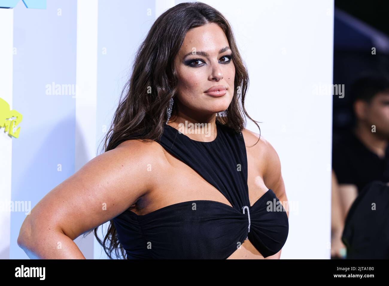 NEWARK, NEW JERSEY, USA - AUGUST 28: Ashley Graham arrives at the 2022 ...