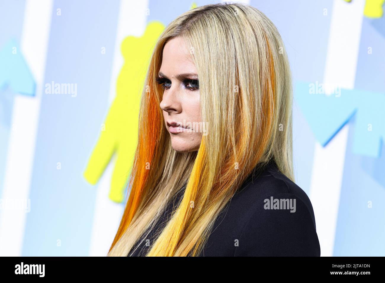 NEWARK, NEW JERSEY, USA AUGUST 28 Avril Lavigne arrives at the 2022