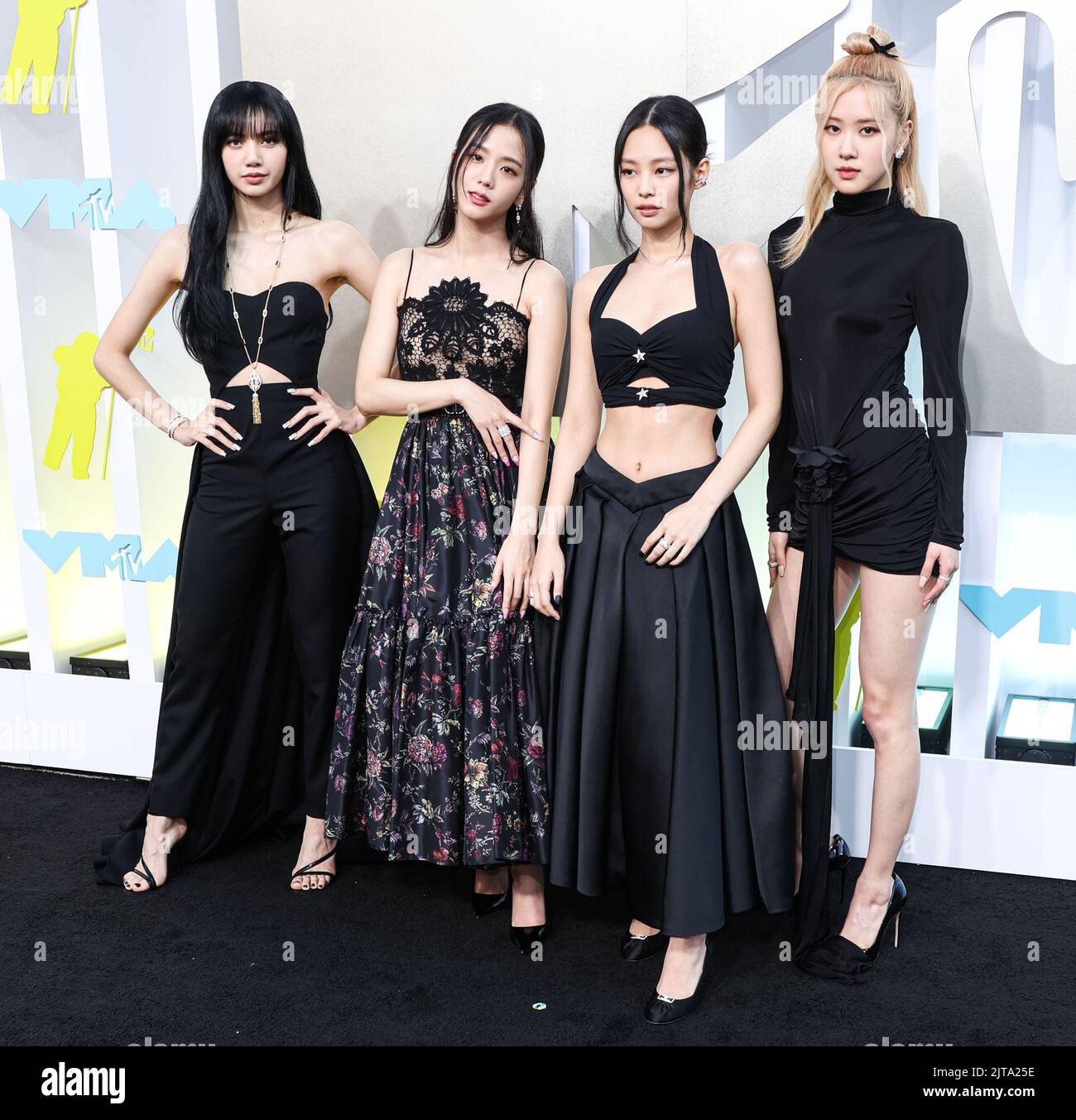 Blackpink's Jennie Wears Vintage Chanel on Met Gala Red Carpet 2023 – WWD