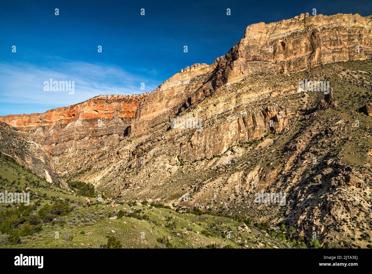 Cliffs over Shell Canyon, Bighorn Scenic Byway (Highway US-14), near Post Creek picnic area, early morning, Bighorn Mountains, Wyoming, USA Stock Photo