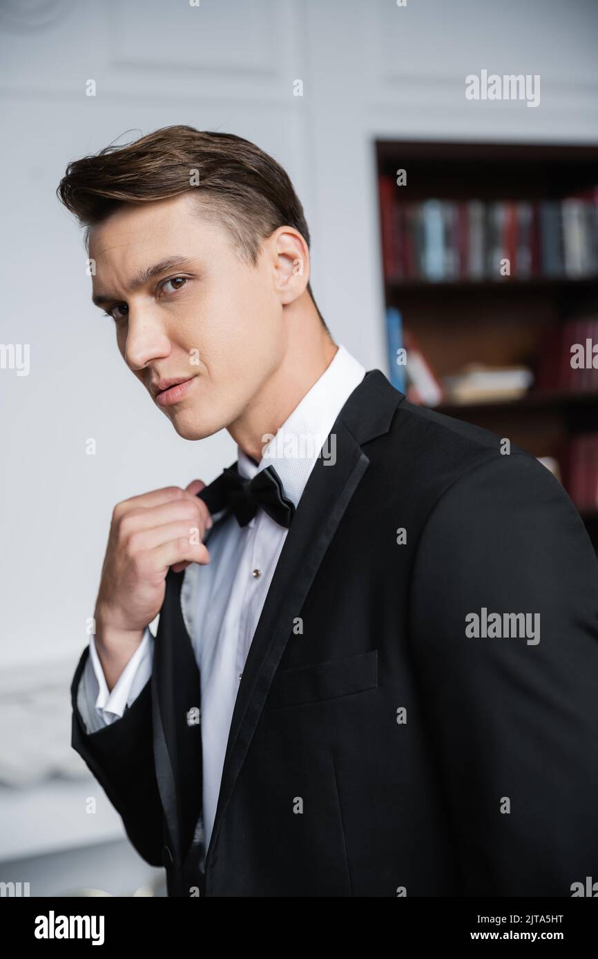 Caucasian man in official suit hi-res stock photography and images - Alamy