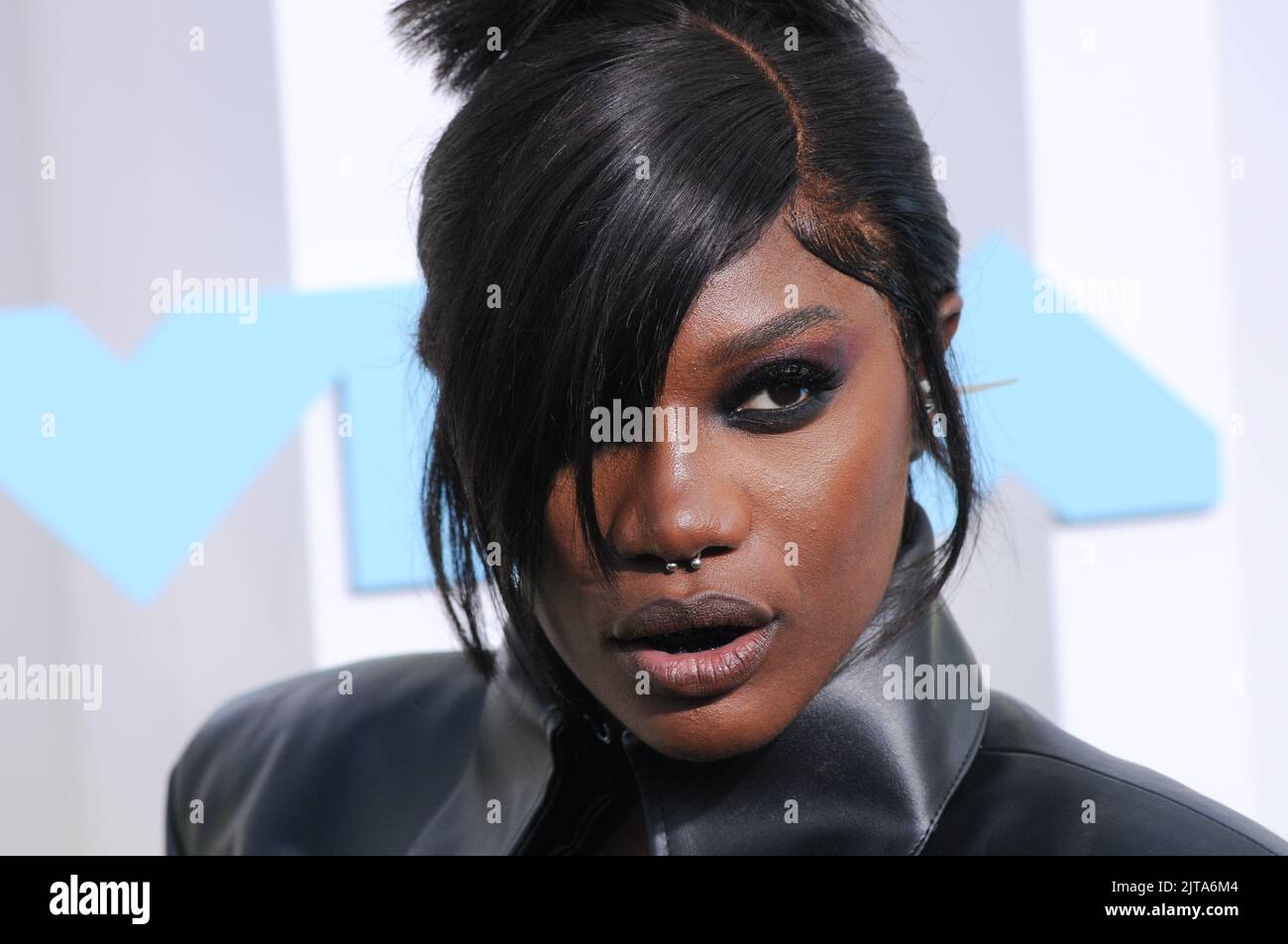 Oechii Doechii walking on the black carpet at the 2022 MTV Video Music Awards ...