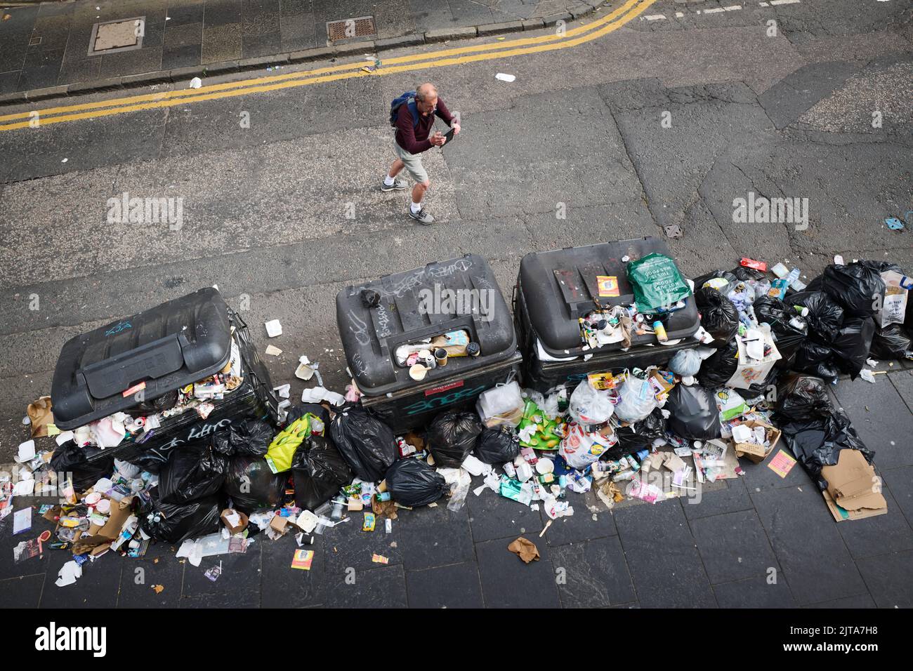 Edinburgh Scotland, UK 29 August 2022. Bins overflow with litter in the