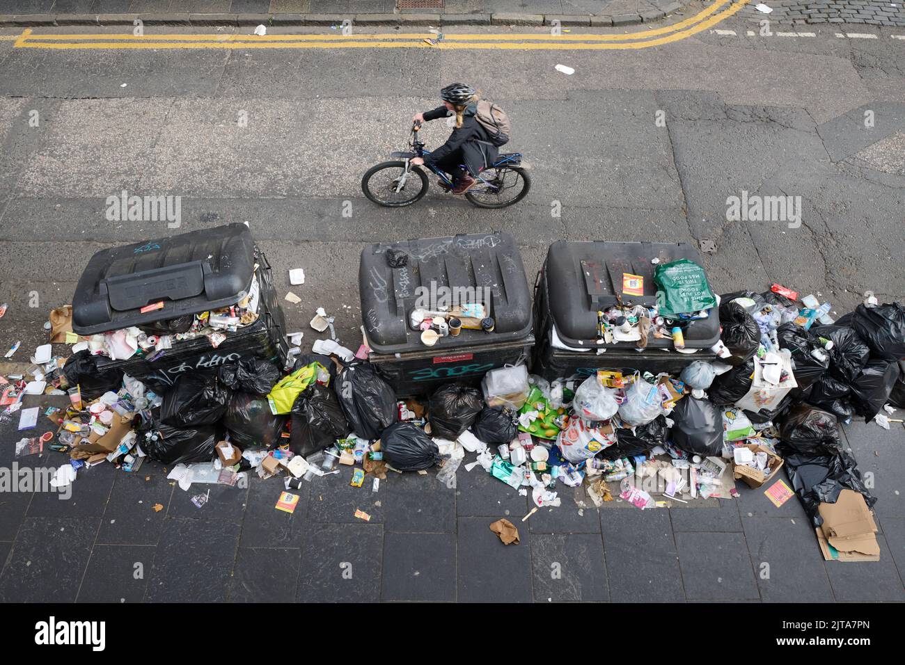 Edinburgh Scotland, UK 29 August 2022. Bins overflow with litter in the
