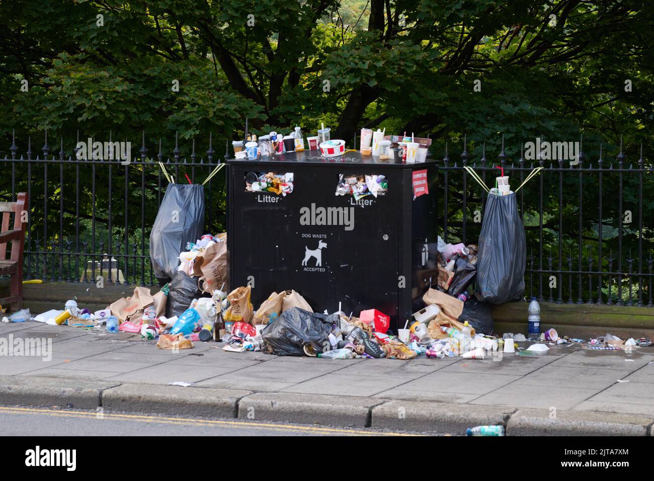 Edinburgh Scotland, UK 29 August 2022. Bins overflow with litter in the