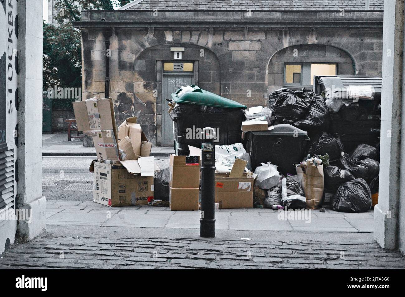 Edinburgh Bin Strike August 2022 Stock Photo Alamy