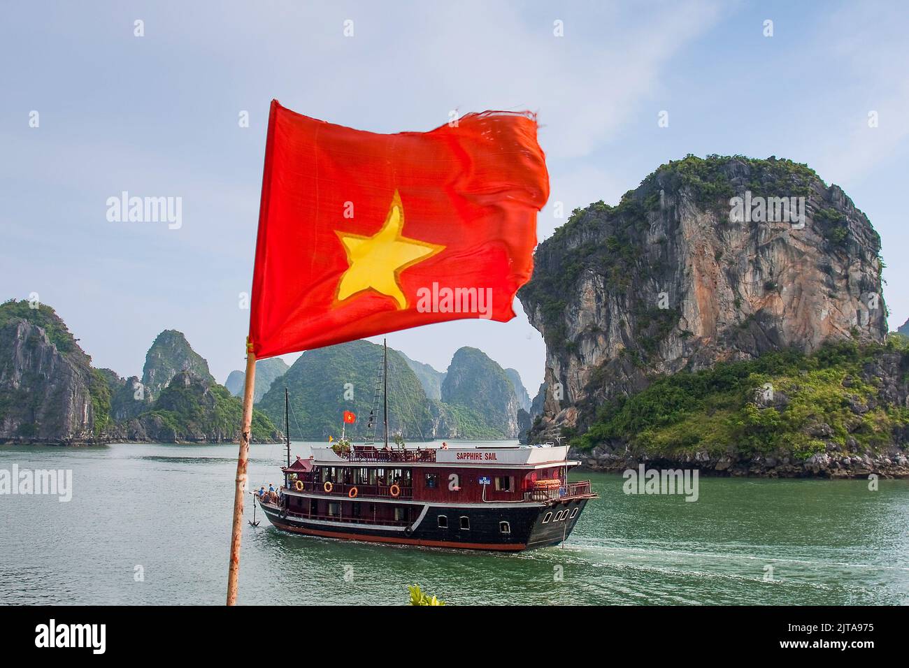 Vietnamese flag limestone rocks hi-res stock photography and images - Alamy