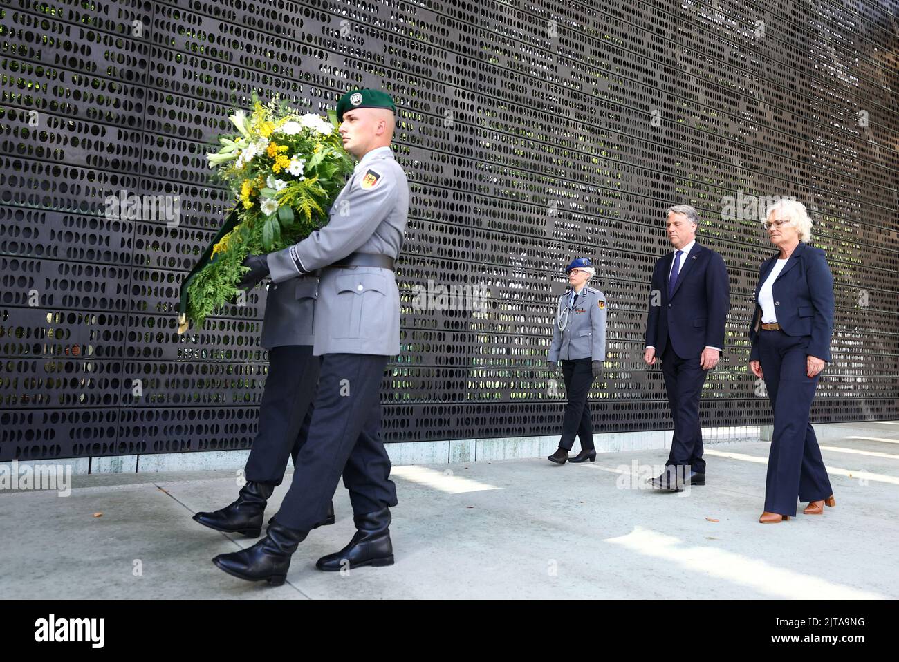 German Defence Minister Christine Lambrecht and Australian Defence Minister Richard Marles lay down a wreath in Berlin, Germany August 29, 2022. REUTERS/Lisi Niesner Stock Photo