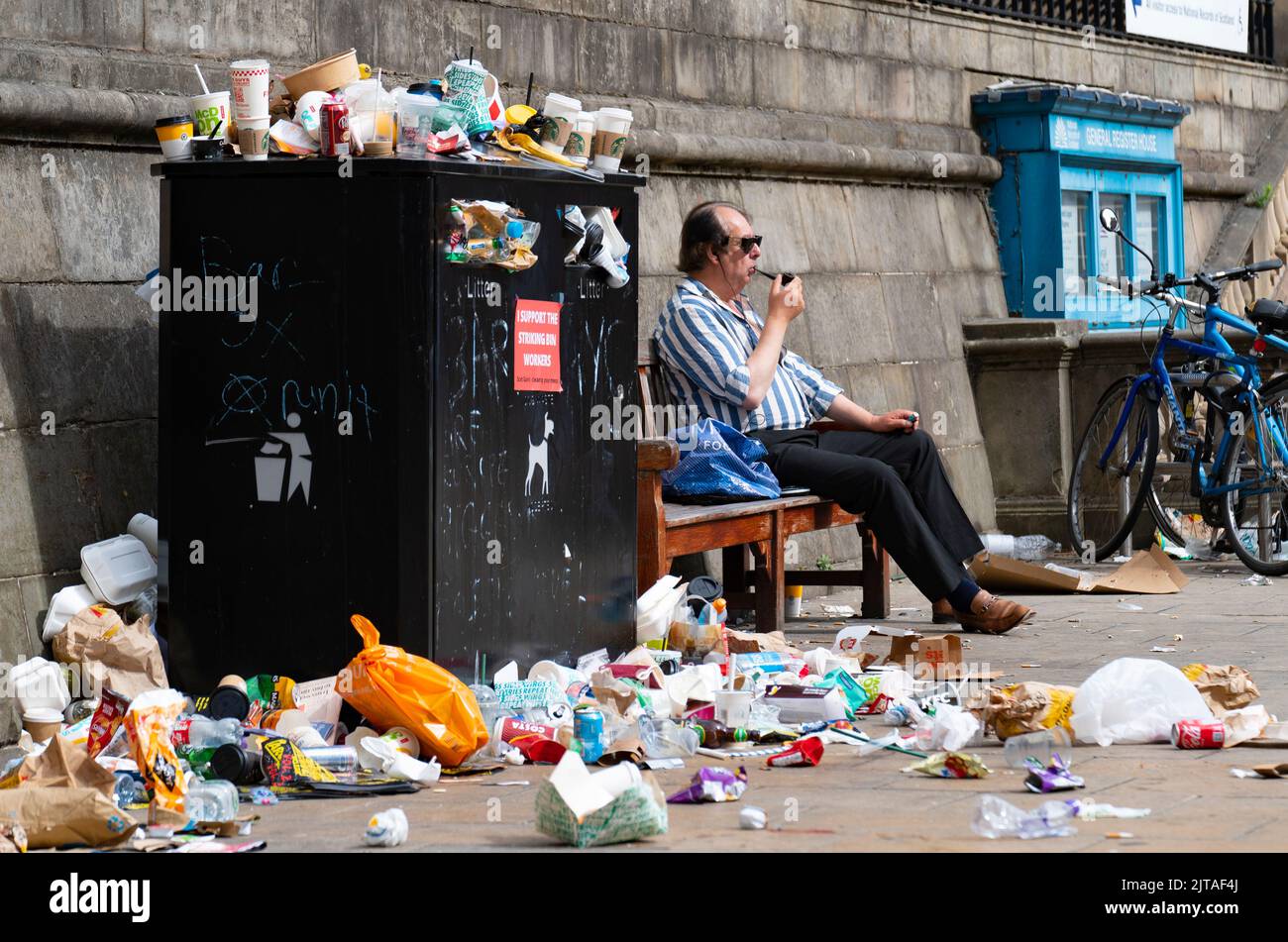 Edinburgh, Scotland, UK. 29th August 2022. Edinburgh bin men strike in