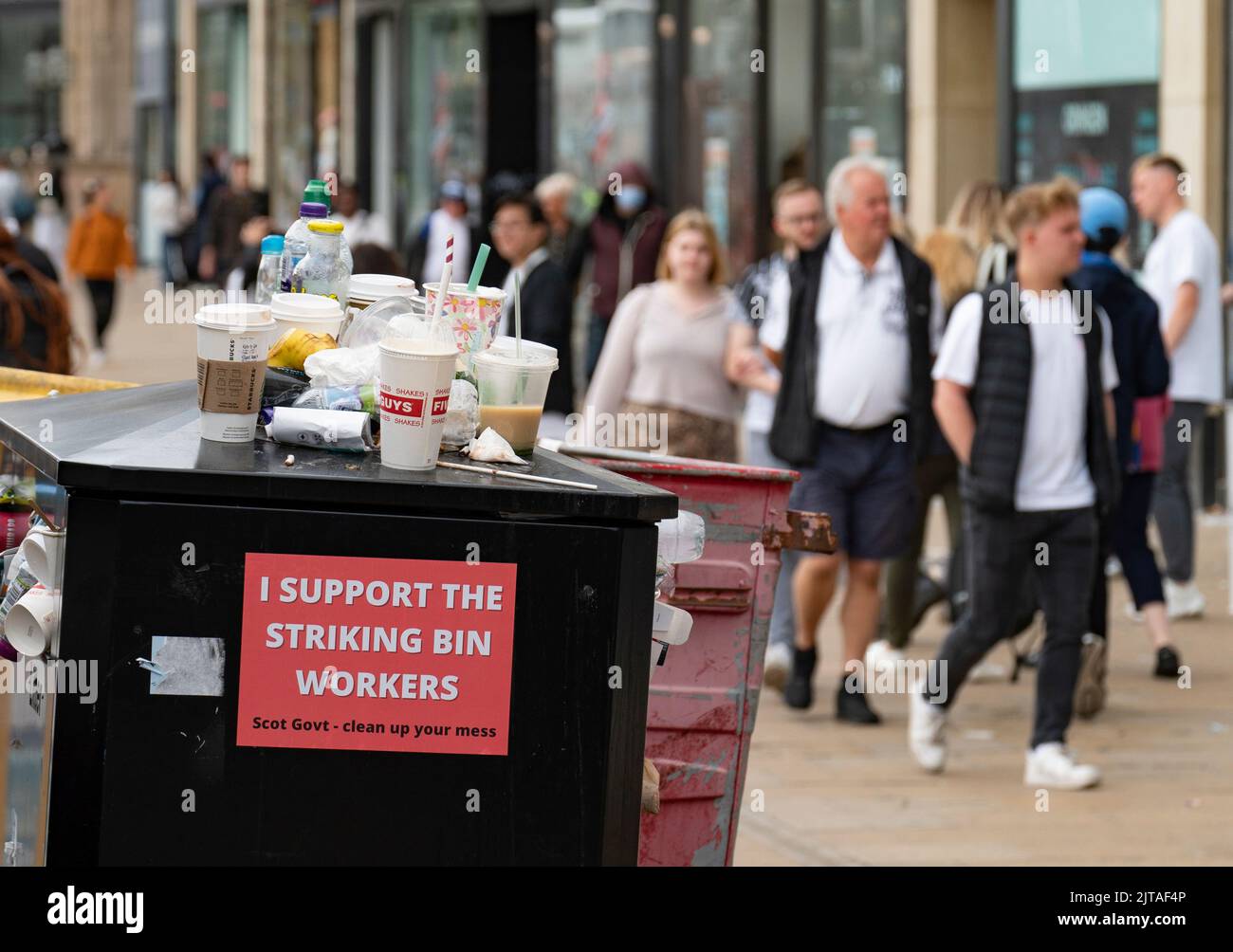 Edinburgh, Scotland, UK. 29th August 2022. Edinburgh bin men strike in