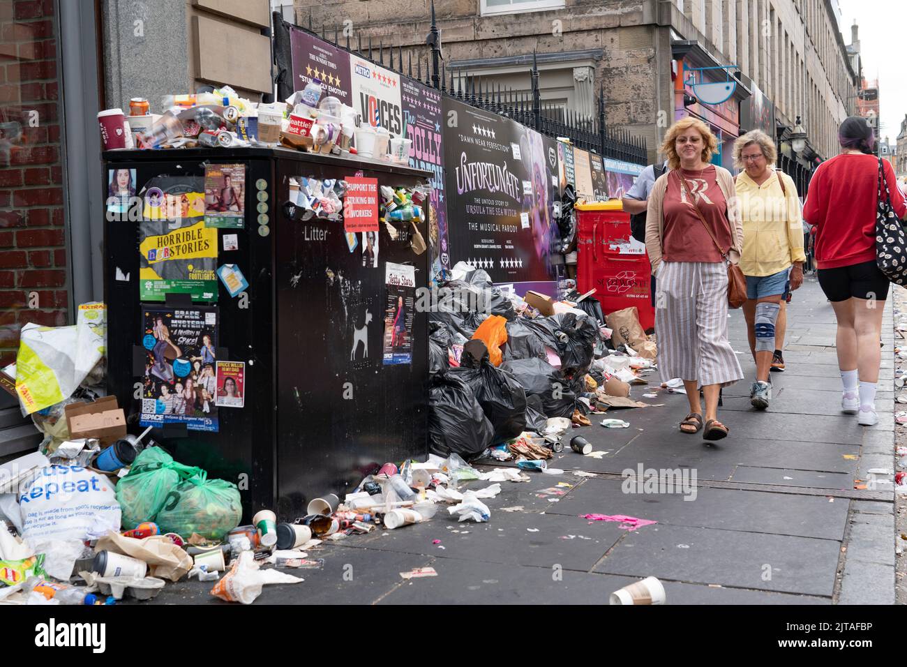 Edinburgh, Scotland, UK. 29th August 2022. Edinburgh bin men strike in