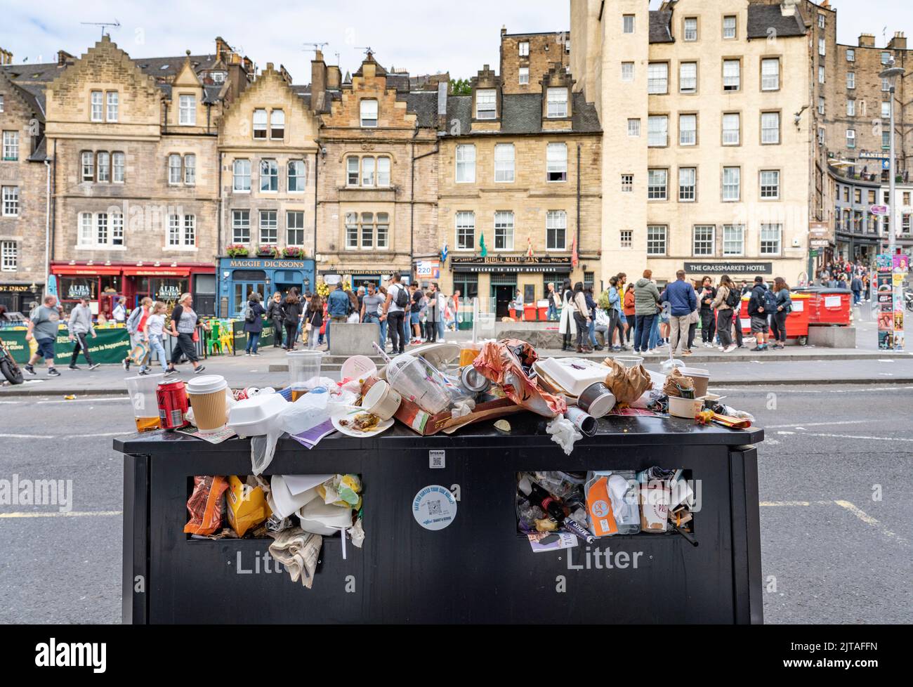 Edinburgh, Scotland, UK. 29th August 2022. Edinburgh bin men strike in