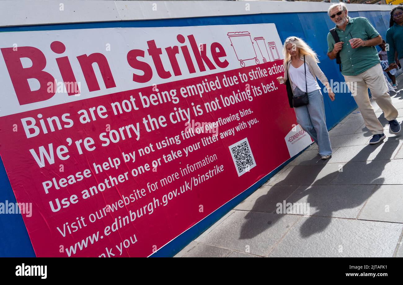 Edinburgh, Scotland, UK. 29th August 2022. Edinburgh bin men strike in second week and the city
