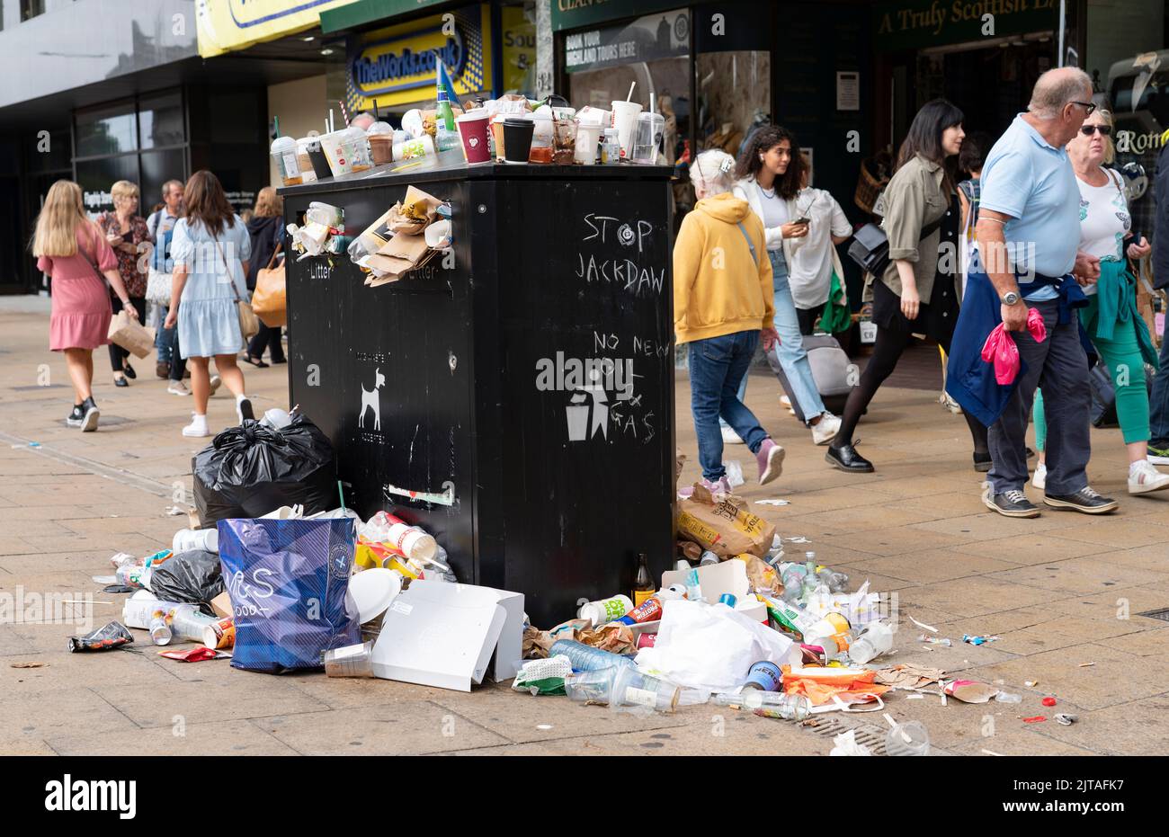 Edinburgh, Scotland, UK. 29th August 2022. Edinburgh bin men strike in