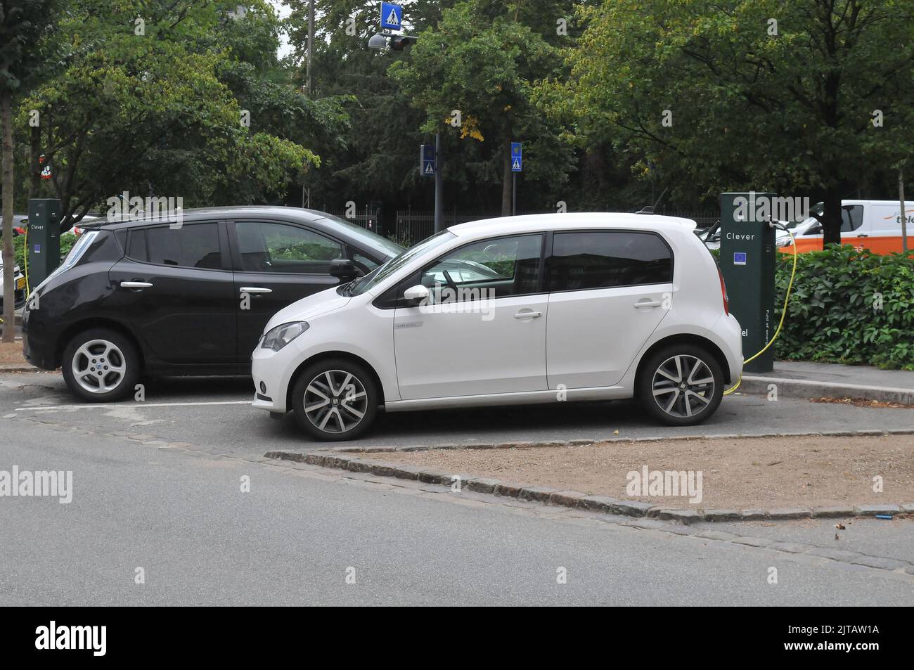 Copenhagen /Denmark/29 August 2022/Many electric autos at recharge