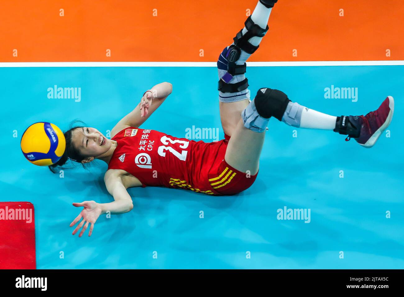 Pasig City, Philippines. 29th Aug, 2022. China's Wu Mengjie tries to ...