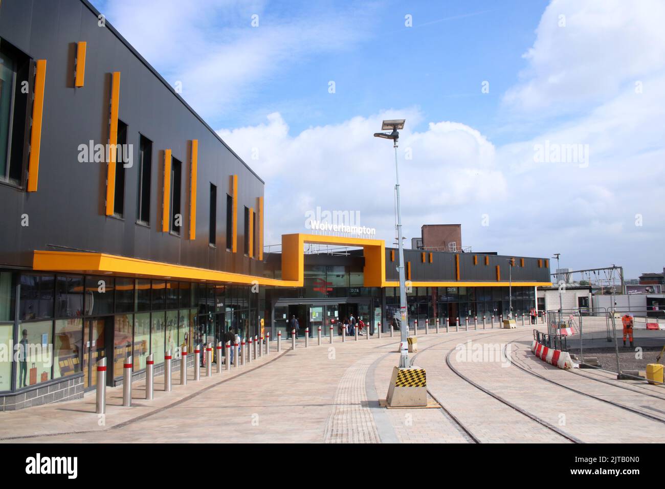 Exterior of entrance to Wolverhampton railway station also showing new tram tracks for the West Midlands Metro extension 18th August 2022. Stock Photo