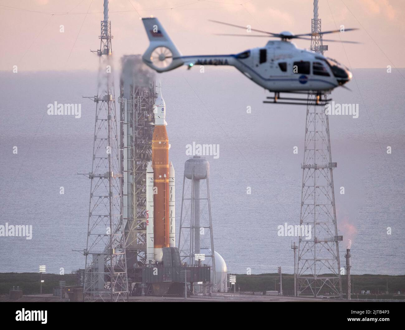 Florida. US, 29/08/2022, A NASA helicopter flies past the agency’s ...